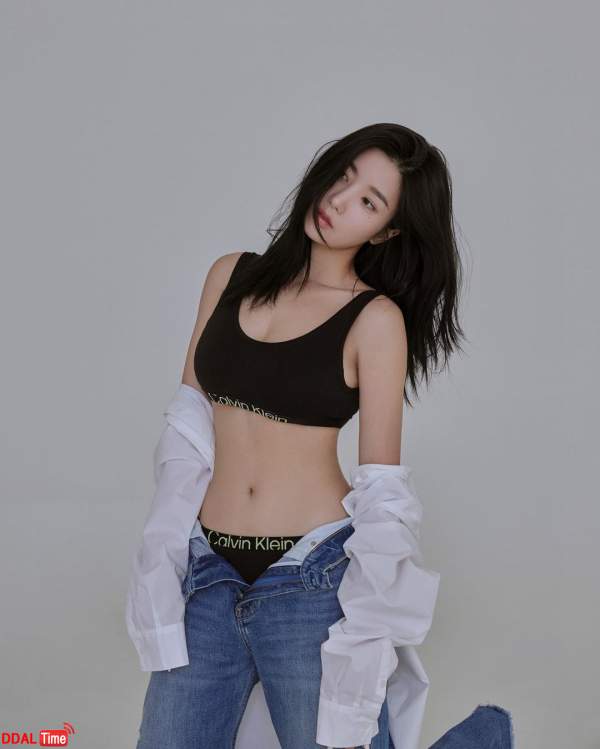 권은비 캘빈클라인 속옷 화보 이미지 #5